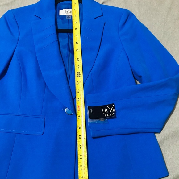 LE SUIT WOMEN SINGLE BUTTON BLAZER. BEAUTIFULLY DESIGNED FOR MODERN LOOKS. 2P. - Picture 8 of 11
